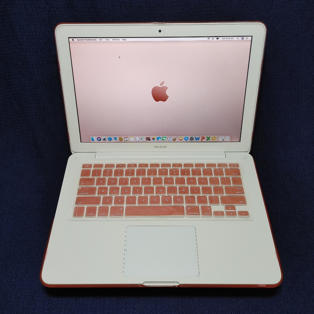 Apple 13" MacBook with 128GB SSD 4GB Ram "High Sierra"Microsoft Office, Garage